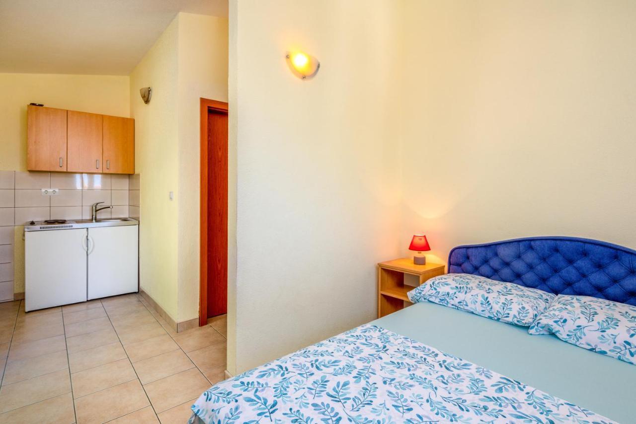 Apartments & Restaurant Galeb Marusici  Exterior photo